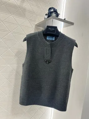 crew neck knitted vest