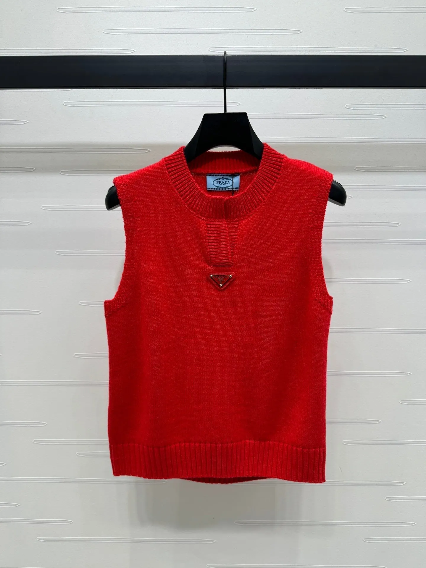 crew neck knitted vest
