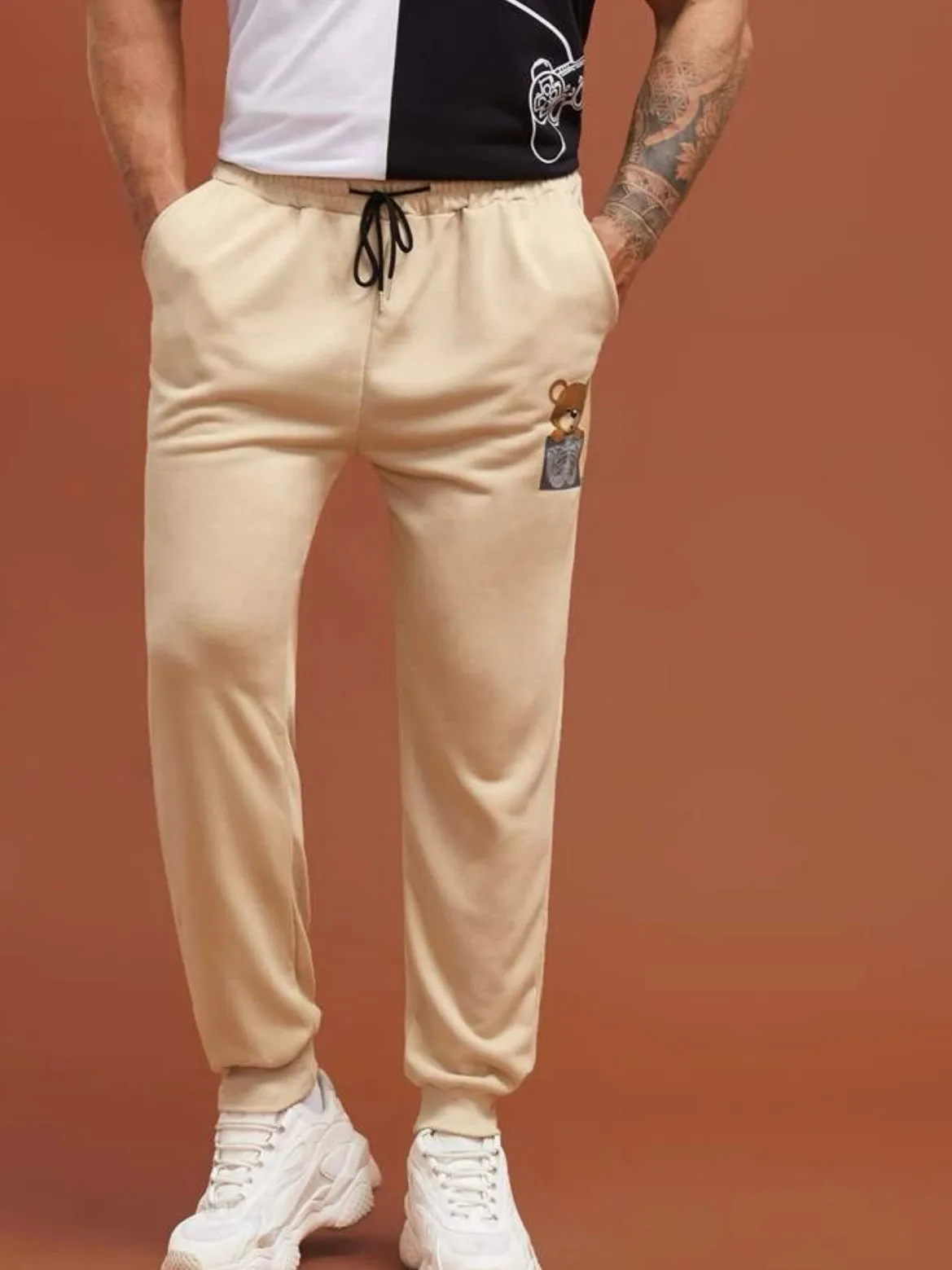 Extended sizes men bear print drawstring waist sweatpants