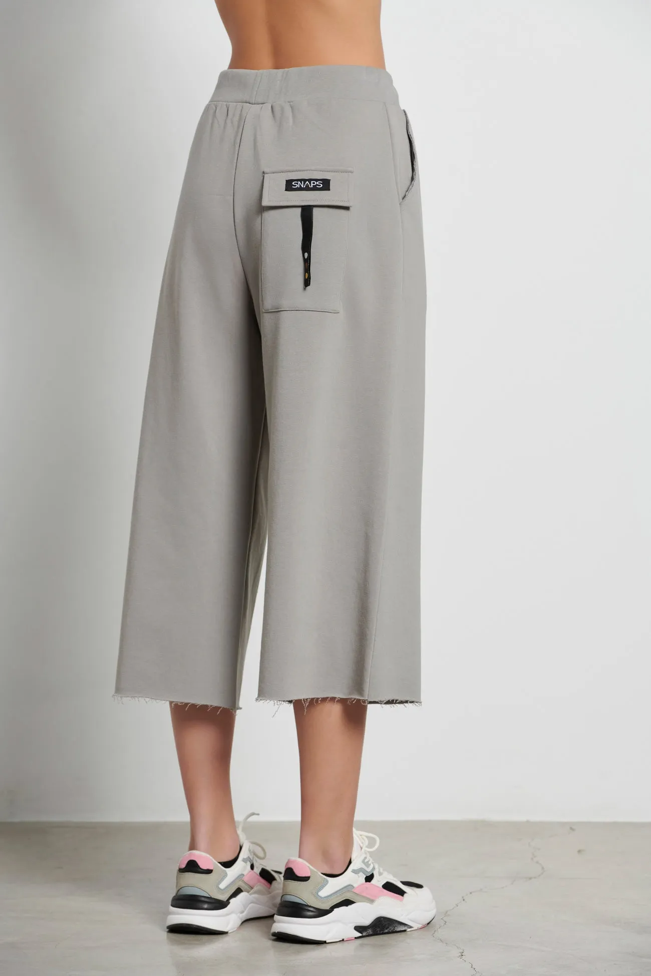 Women’s `SNAPS` loose fit 7/8 high-waisted sweatpants